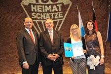 Heimatminister Albert Füracker und Kunstministerin Prof. Dr. med. Marion Kiechle prämieren 100 Heimatschätze